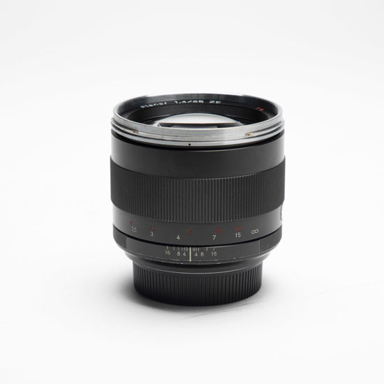 Picture of Zeiss ZE 85mm 1.4 Canon mount lens